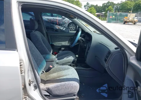 2001 Hyundai Elantra Gls z USA, uszkodzony, nr VIN KMHDN45DX1U079351